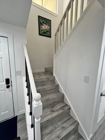 Building Photo - 2112 164th Ave NE