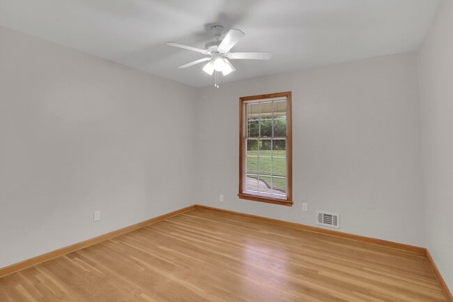 Building Photo - 5055 Cascade Rd
