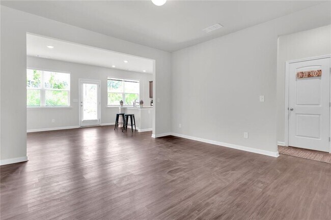 Building Photo - 208 Turner Ln