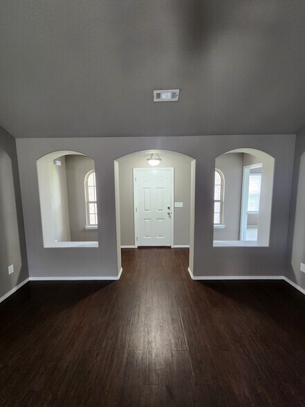 Building Photo - 2607 Whispering Woods Ct