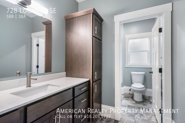 Building Photo - 728 Logan St SE