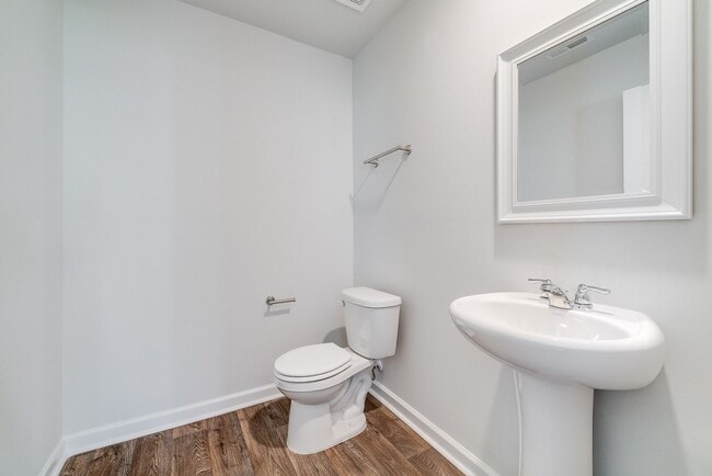 Building Photo - Spacious 4-Bedroom Home in Sought-After Lo...