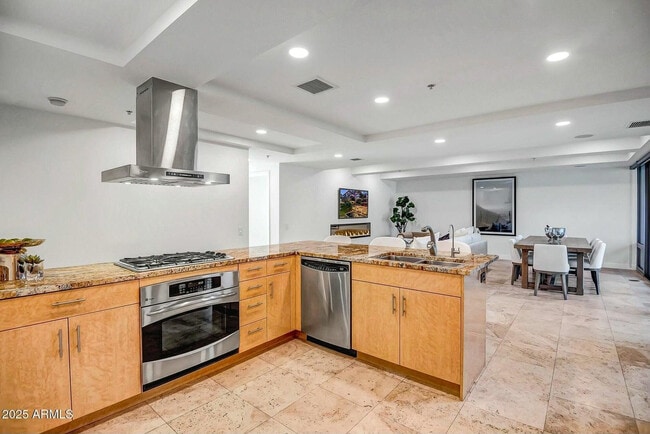 Building Photo - 7121 E Rancho Vista Dr