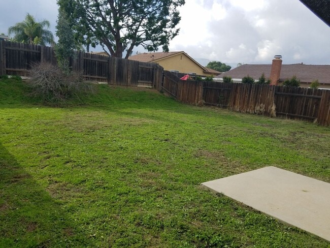 Building Photo - 4 Bedroom Single level