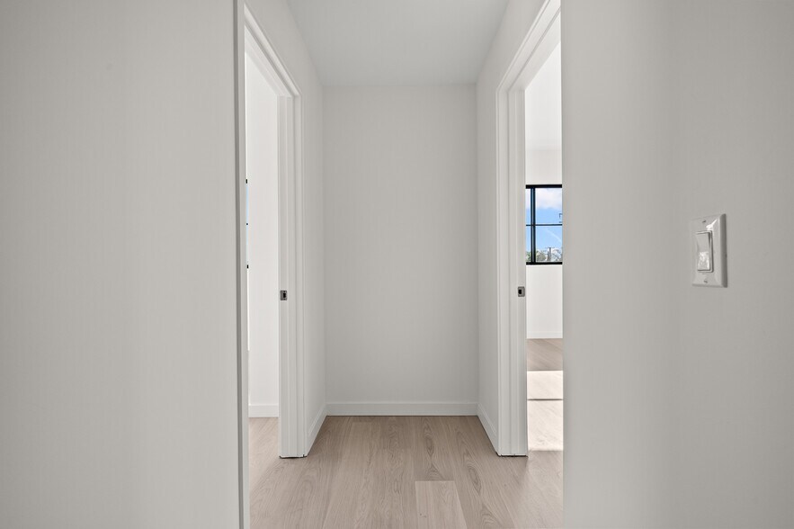 Building Photo - 200 S 2nd Ave