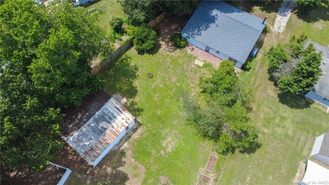 Building Photo - 3127 N Riverside Dr