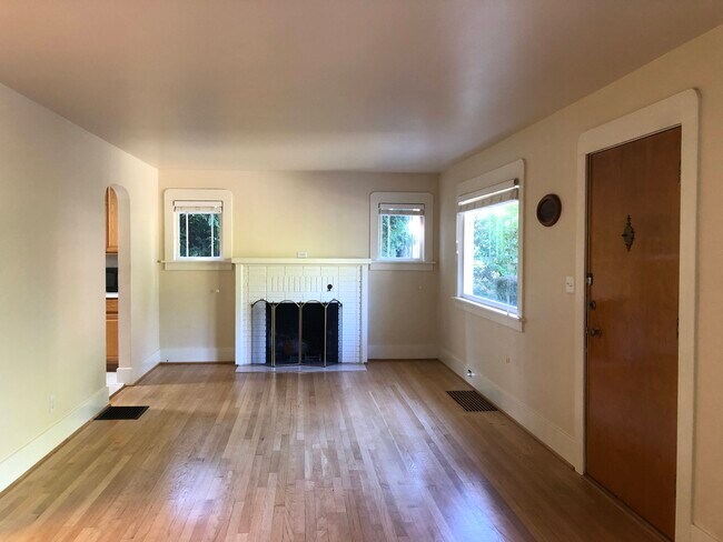 Building Photo - 8528 SW 35th Ave