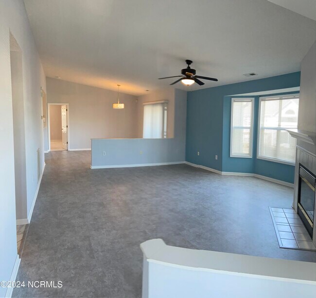 Building Photo - 4158 Breezewood Dr