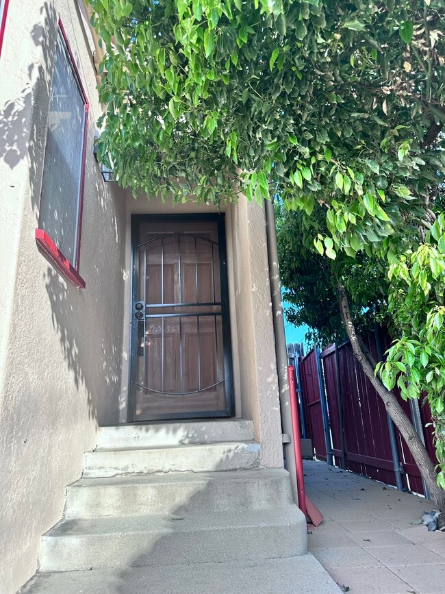 Building Photo - 2240 5th St