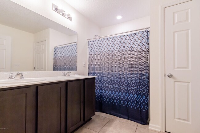 Building Photo - 7634 Fanning Dr