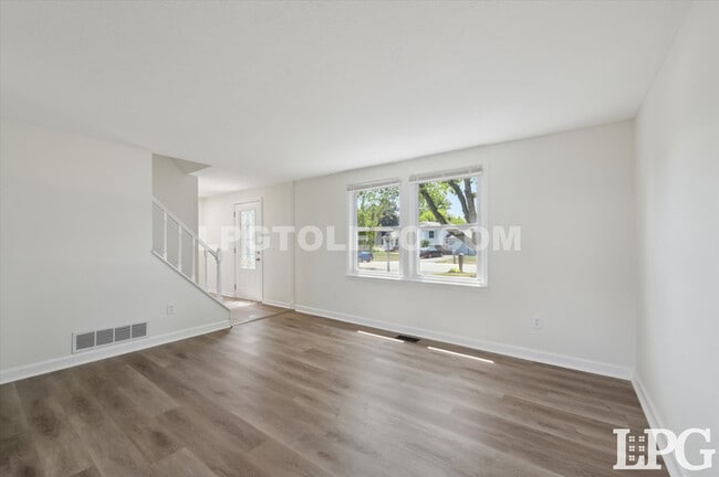 Building Photo - 2121 Bromford Rd