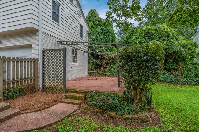 Building Photo - 114 Newman St