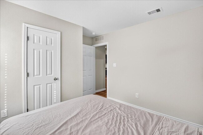 Building Photo - 1638 Comfy Wy