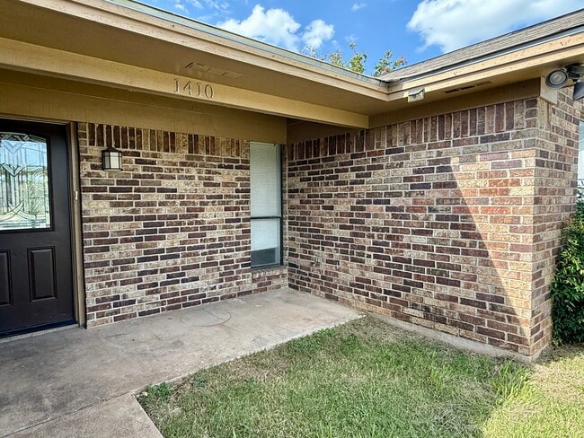Primary Photo - 1410 W Torrey St