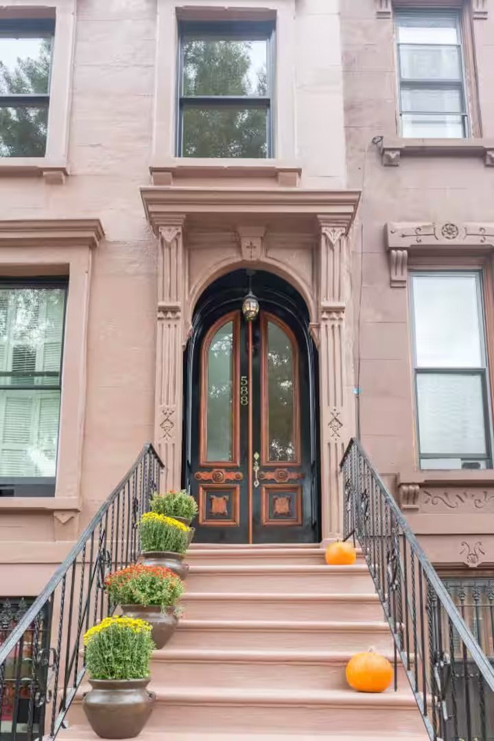Building Photo - 588 Halsey St