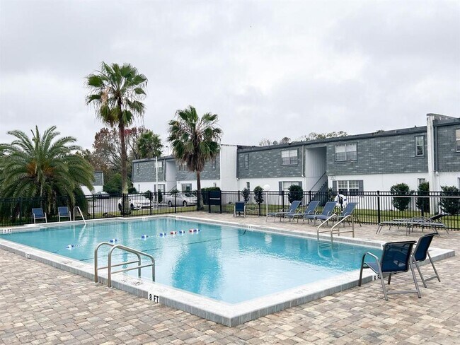 Building Photo - 1000 S Semoran Blvd