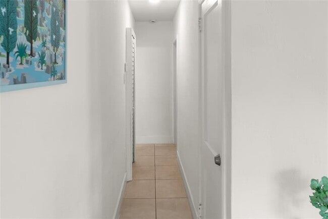 Building Photo - 2724 SW 34th Ct