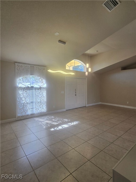 Building Photo - 137 SE 16th St