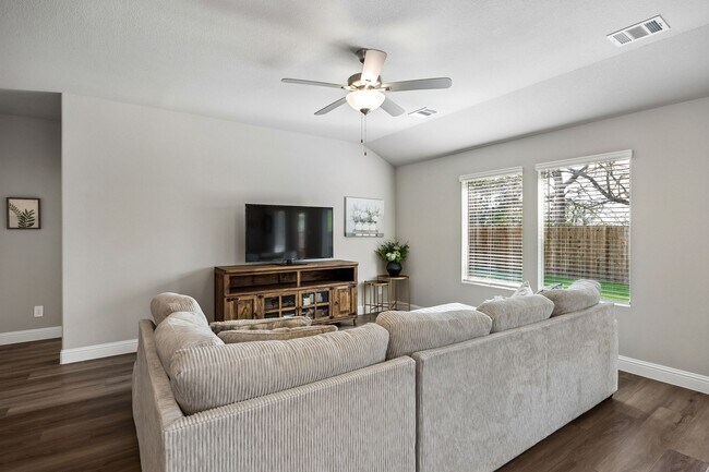 Building Photo - 1107 Emberwood Dr