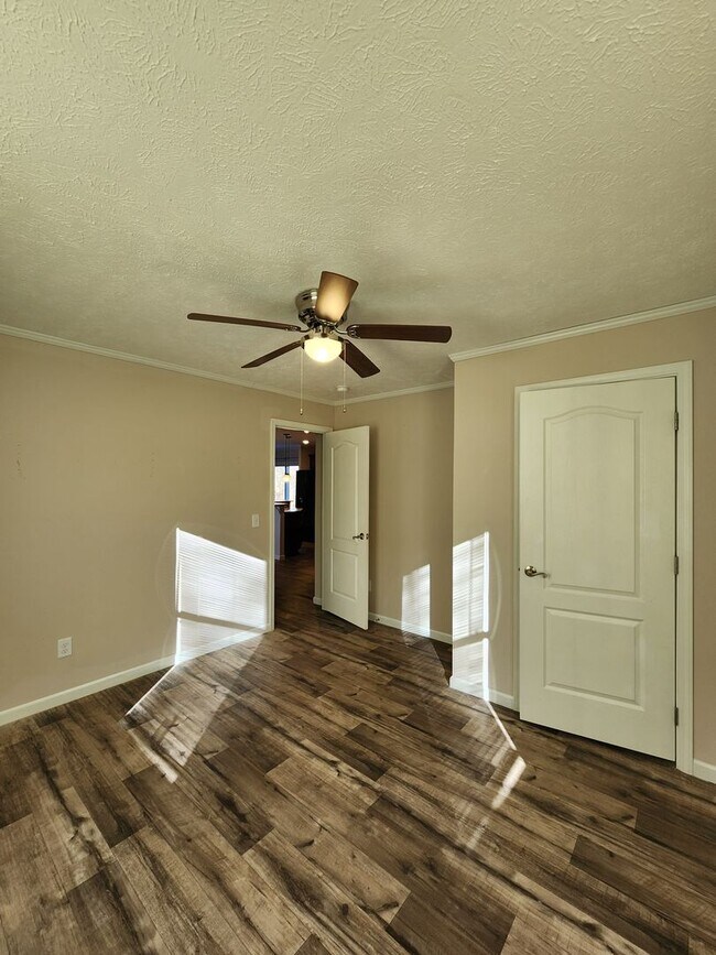 Building Photo - 312 McLean Heights Ct