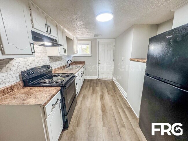 Building Photo - 600 Howell St