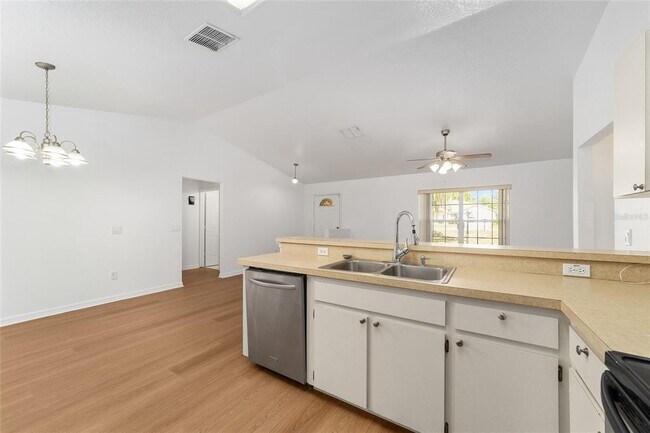 Building Photo - 7184 Hemlock Loop