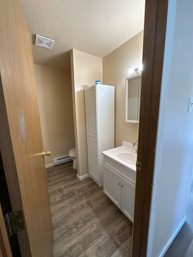 Building Photo - 512 Park St SW