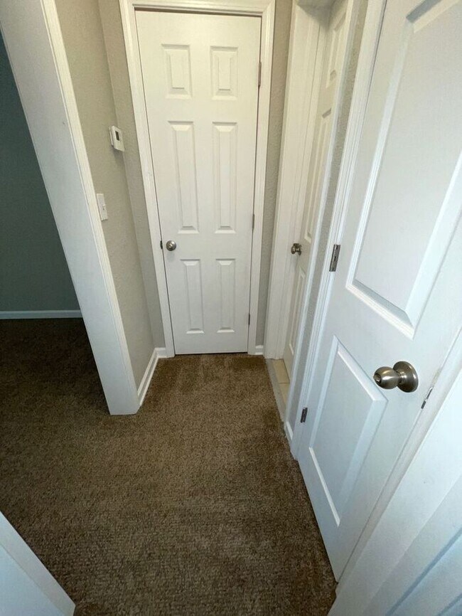 Building Photo - Adorable Updated 1 Bed with 1 Bathroom Rem...