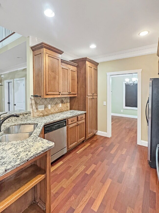 Building Photo - Gorgeous Home Available Immediately in City of Gainesville!