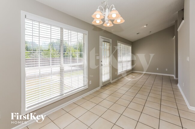 Building Photo - 200 Summer Hill Dr