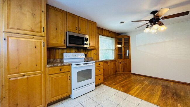 Building Photo - 494 Old Jonesboro Rd