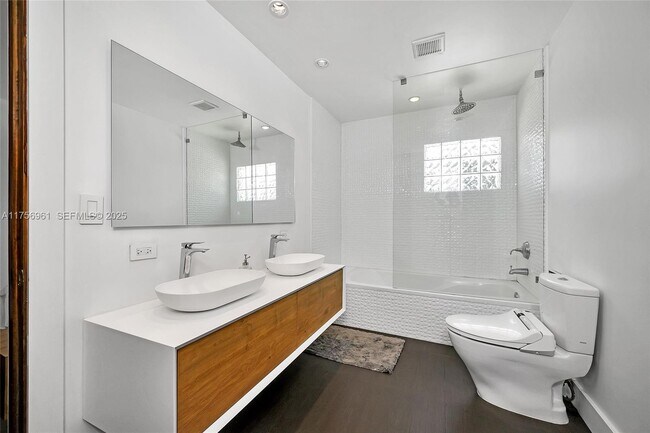 Building Photo - 2120 NE 204th St