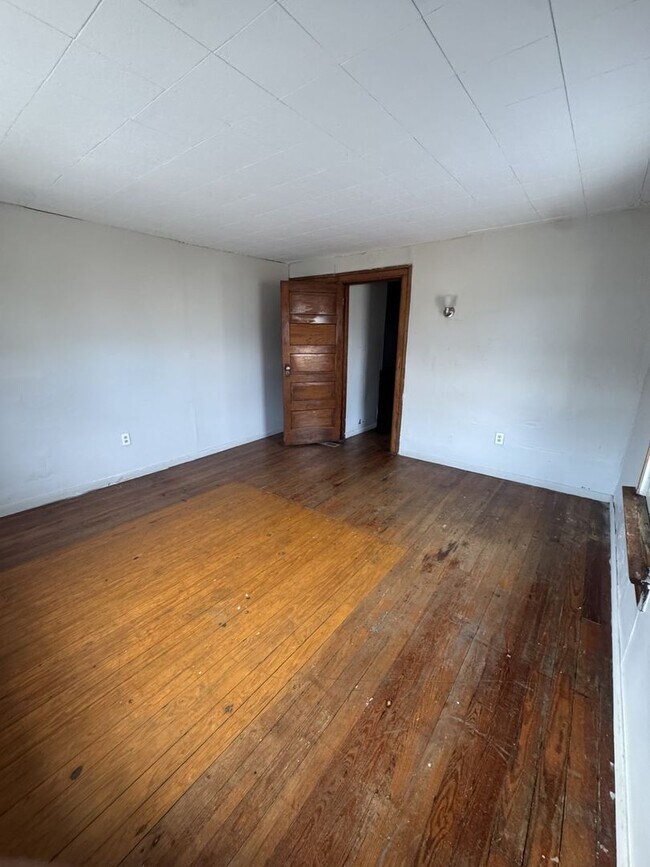 Building Photo - 263/265 S HEDGES ST