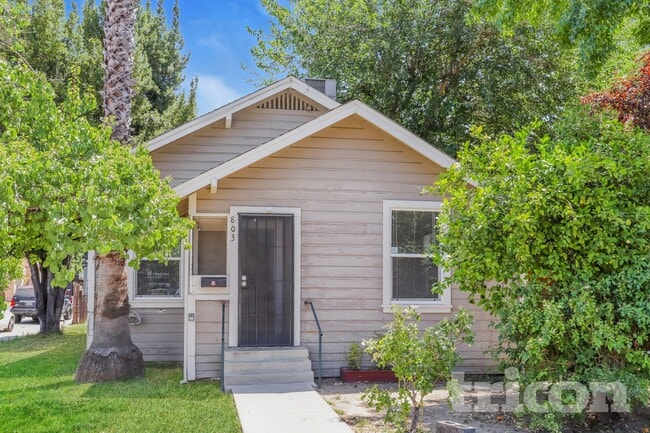 Building Photo - 803 Chestnut St