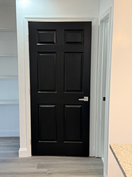 Laundry door - 2907 Bridgewater Dr