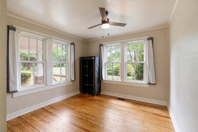 Building Photo - Siler City Charmer! Fenced in yard and mov...