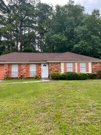 Building Photo - 18 Friar Tuck Dr