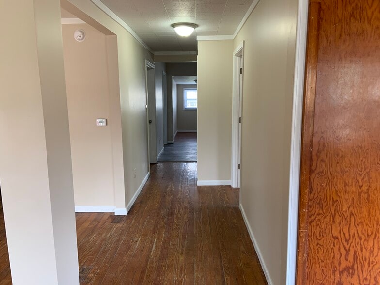 Hallway - 1312 S Lincoln St