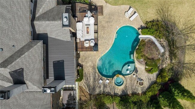 Building Photo - 5265 Peachtree Dunwoody Rd NE