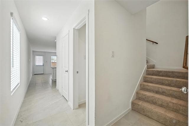 Building Photo - 922 Grebe Dr