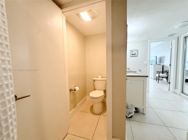 Building Photo - 3850 Galt Ocean Dr
