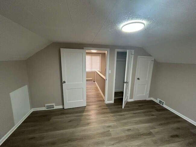 Building Photo - Charming 3 Bedroom Bungalow