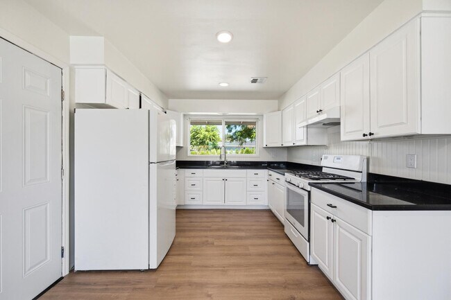 Building Photo - 2558 N 40th St