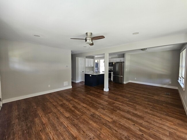 Building Photo - 4 W De Soto St