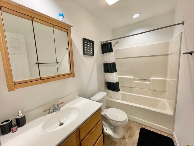 Building Photo - 210 Beaver St