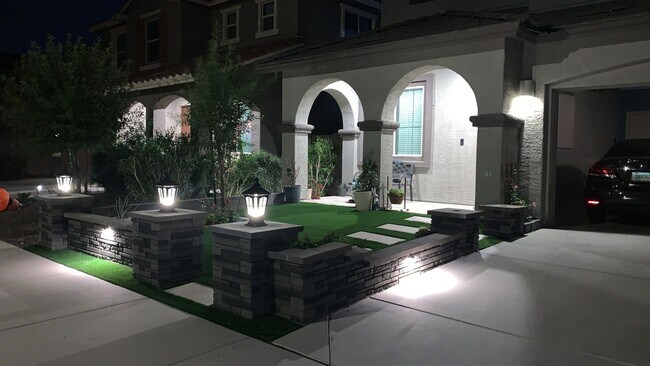 Building Photo - Luxury 5BR Home w/ Solar, Outdoor Kitchen, Backyard Oasis & Media Loft – Phoenix
