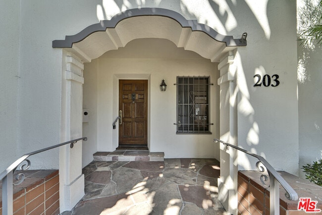 Building Photo - 203 S Detroit St