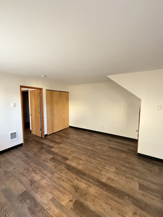 Building Photo - 1-Bedroom with new laminate flooring; Near...