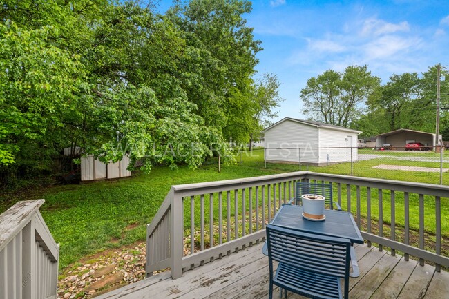 Building Photo - 1930'S AMAZING CRAFTSMAN HOME...3 BEDROOM/...