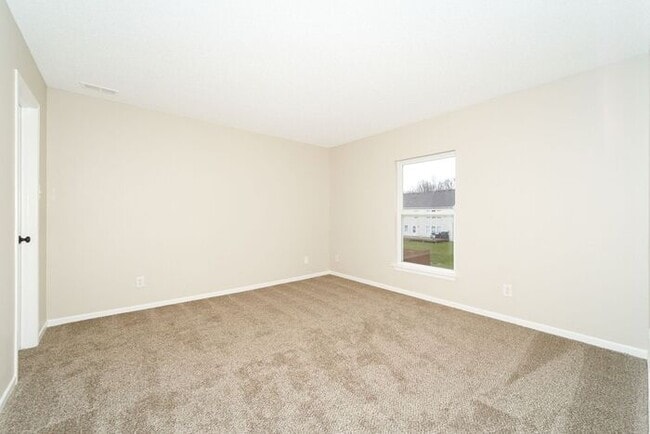Building Photo - Large 4 Bedroom and Brownsburg Schools!
